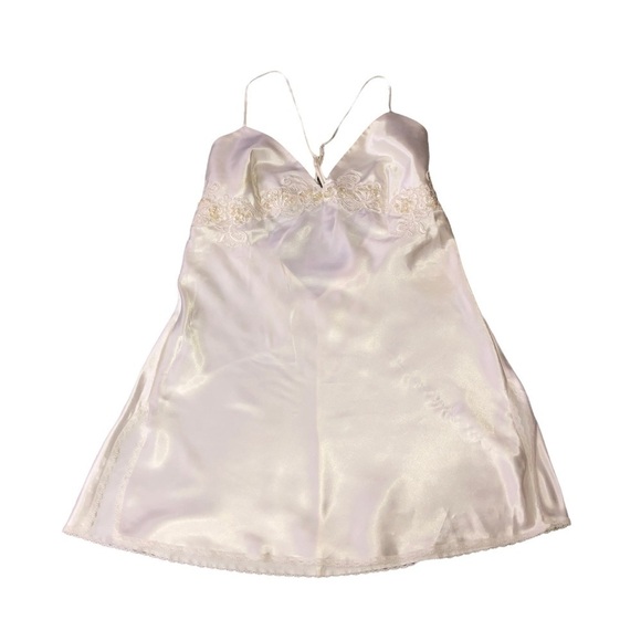 VICTORIA’S SECRET Ivory Satin Embroidered Lace Baby Doll Slip Y2K Sz M - Picture 1 of 13
